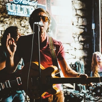 dane-deaner-bIGJUpf6D-4-unsplash image chanteur indulgent label 777